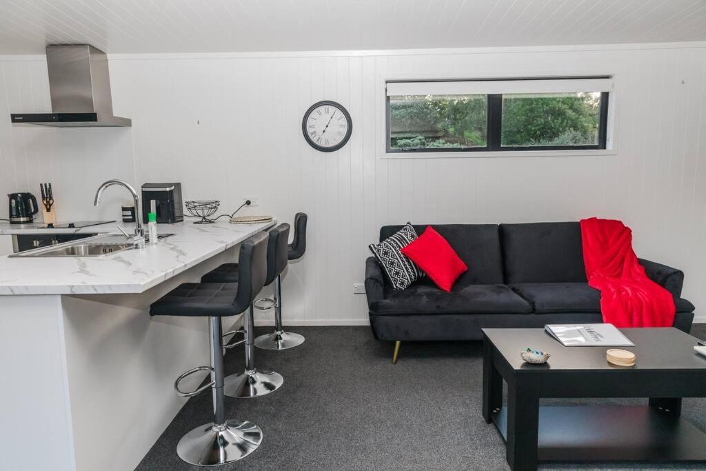 Bombay Hills Modern Retreat Apartamento Auckland Exterior foto