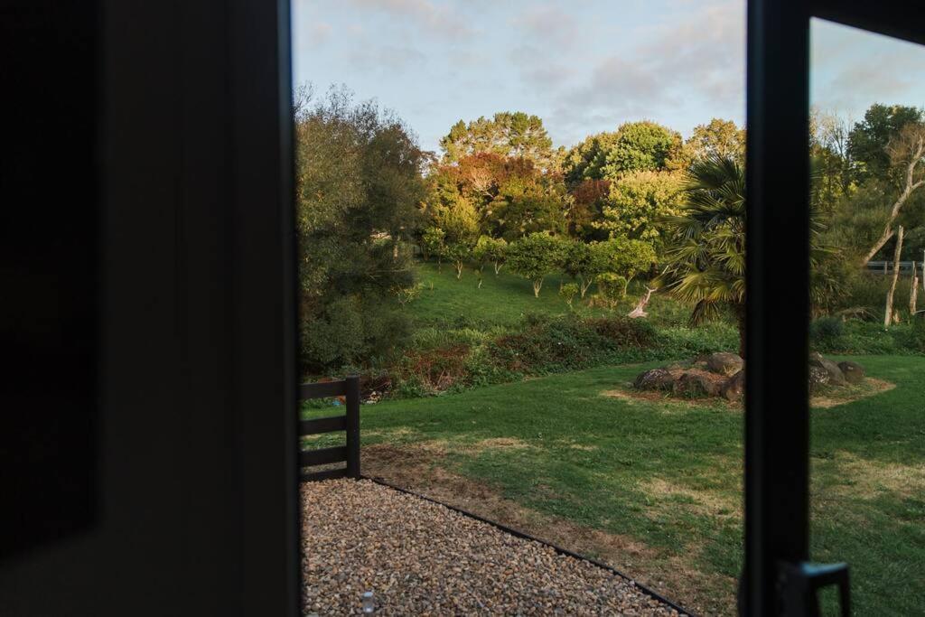 Bombay Hills Modern Retreat Apartamento Auckland Exterior foto