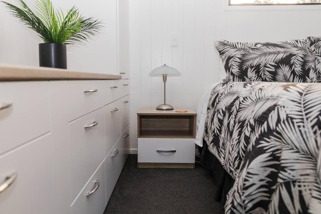 Bombay Hills Modern Retreat Apartamento Auckland Exterior foto